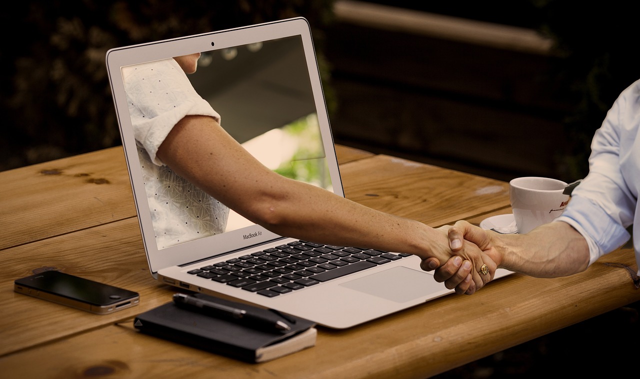 Attachment virtual-coworkers-3382503_1280.jpg